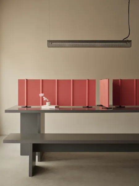 Title-BAUX-Acoustic_Felt-Desk_Divider-Coral_Red1