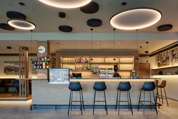 Bistro-Mesner-3-futon-intra-lighting