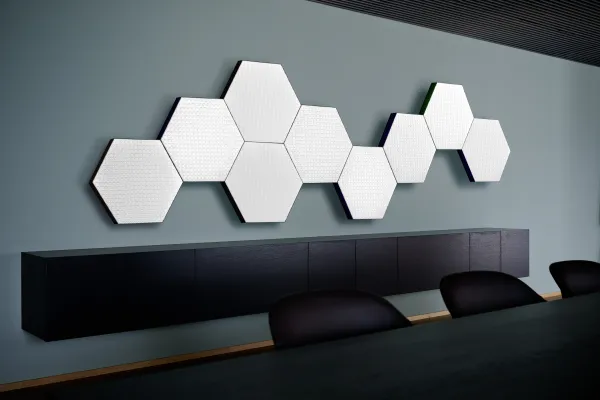 Accunic_Anwendungsbeispiel_Besprechung_Hexagon_weiss_by_Marcel_Hagen-studio22